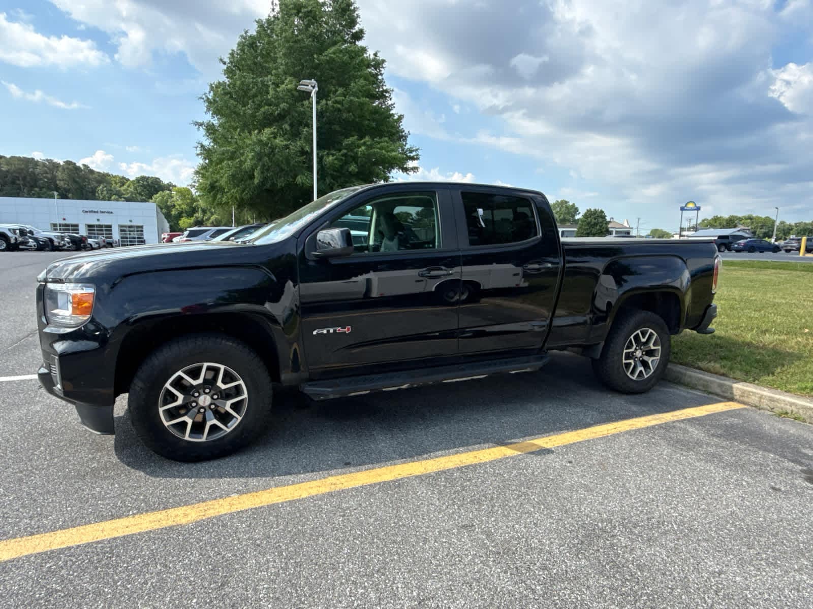 2022 GMC Canyon 4WD AT4 Crew Cab Short Box (Cloth)'s photo