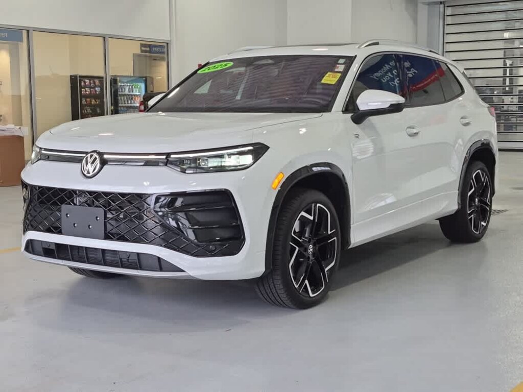 Used 2025 Volkswagen Tiguan SEL R-Line