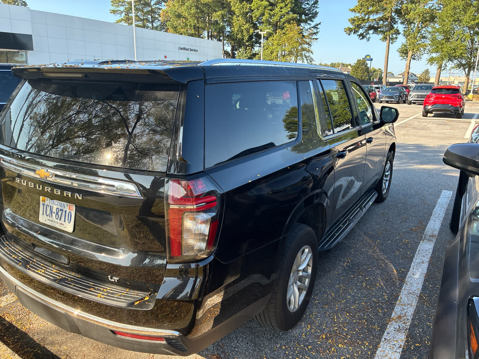 2024 Chevrolet Suburban LT photo 2
