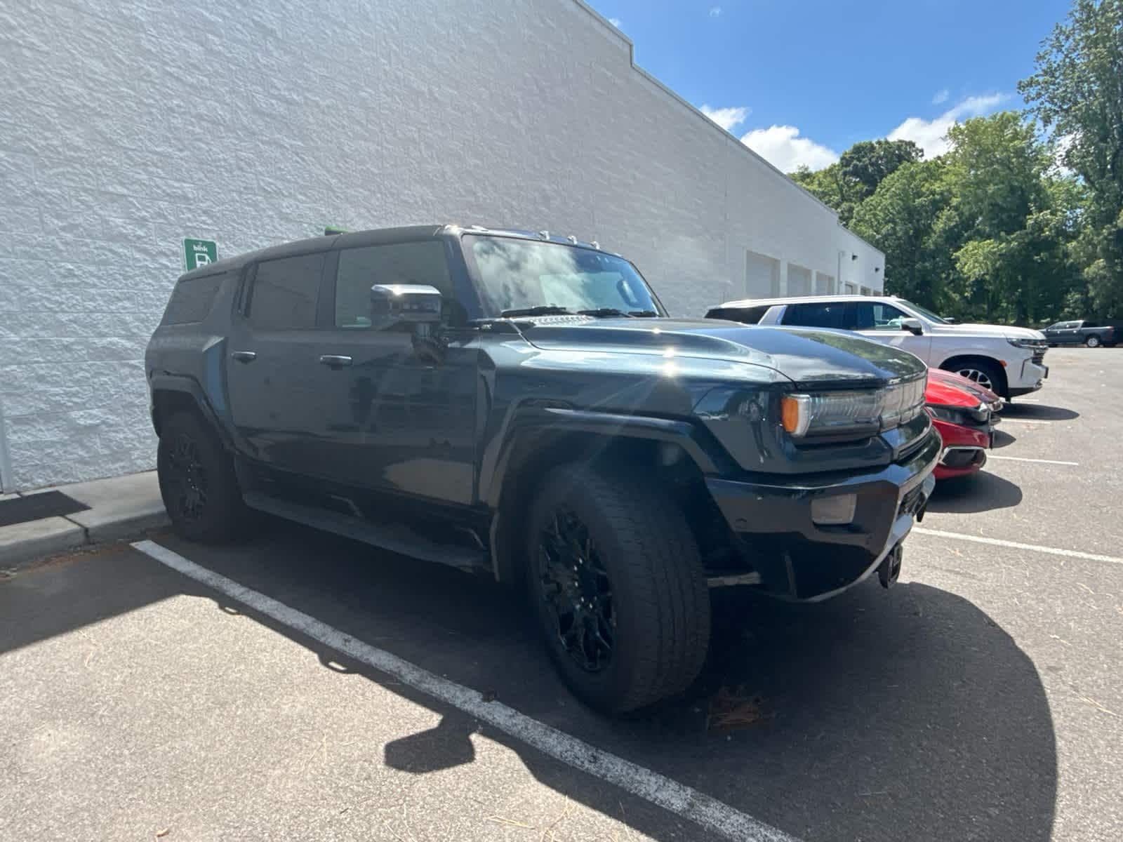 2025 GMC Hummer EV 2X SUV's photo