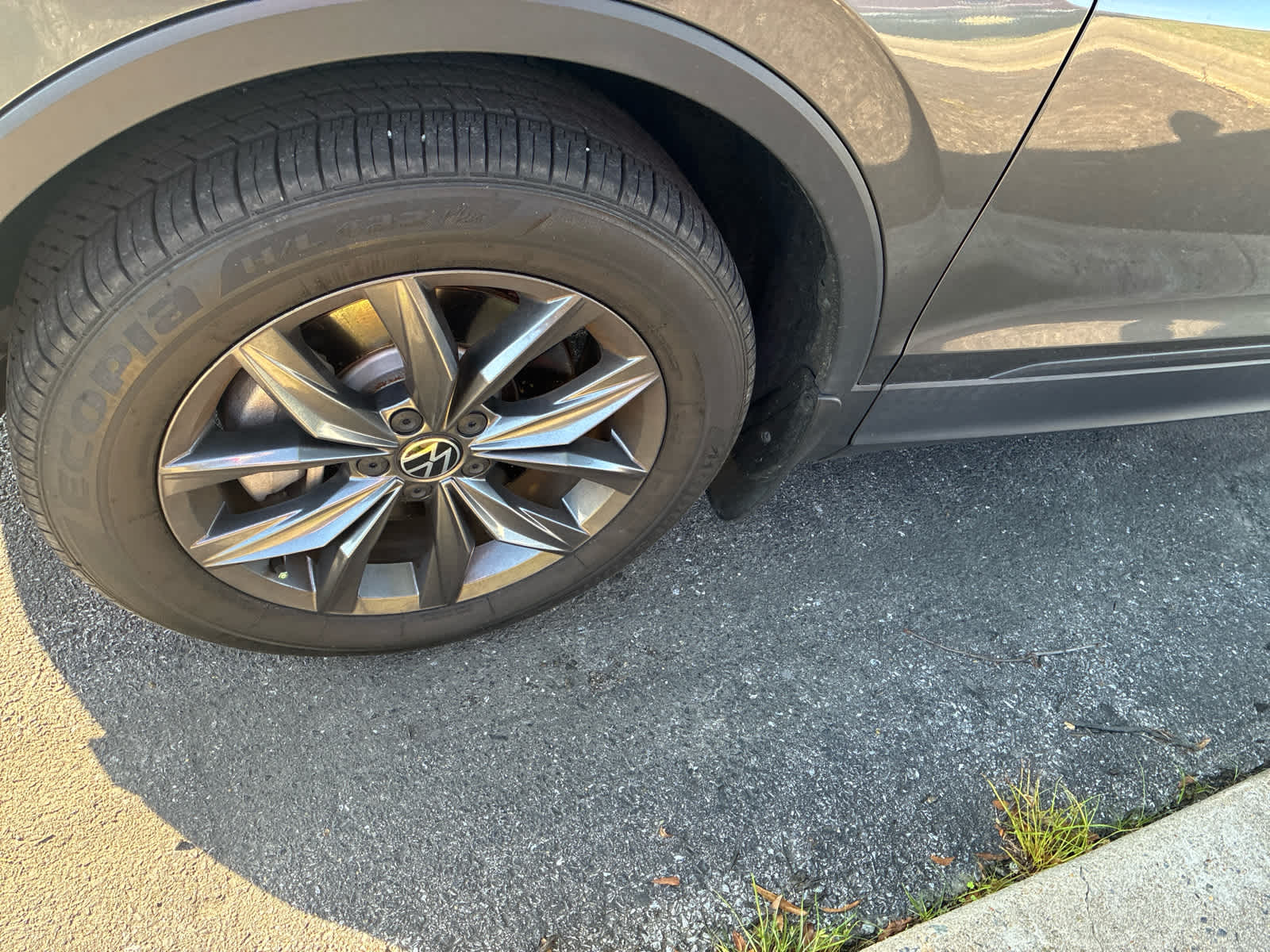 2022 Volkswagen Tiguan SE photo 2