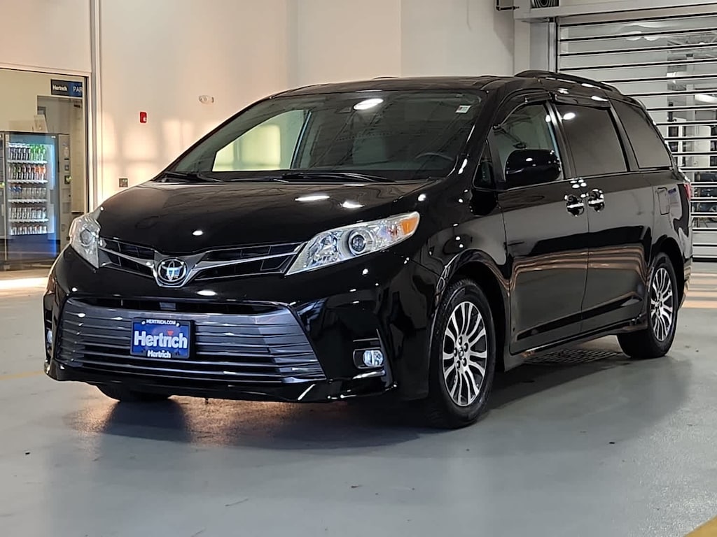 Used 2018 Toyota Sienna XLE Auto Access Seat