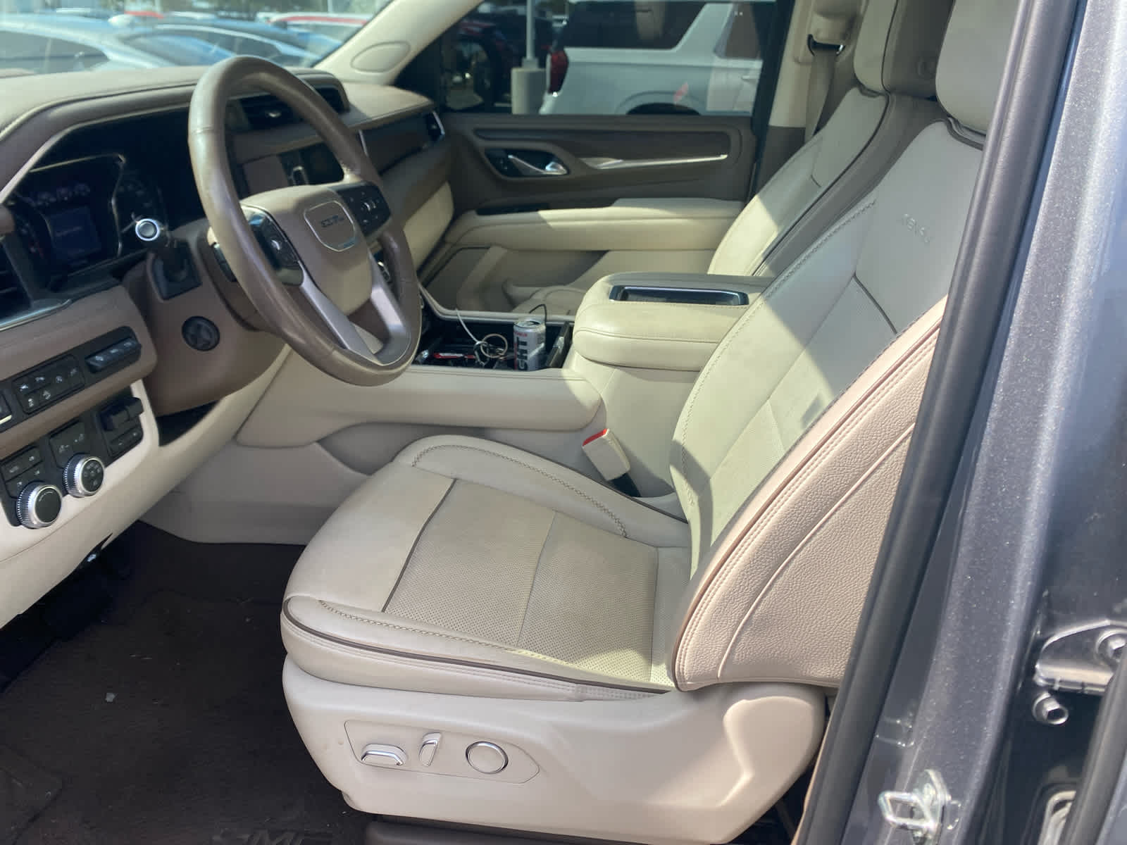 2021 Gmc Yukon XL Denali photo 3