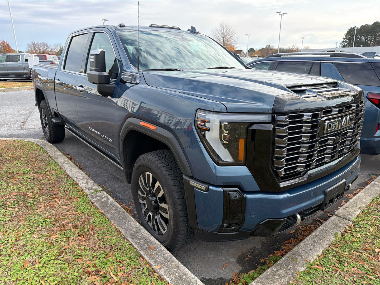 2025 Gmc Sierra 2500 HD Denali Ultimate photo 3