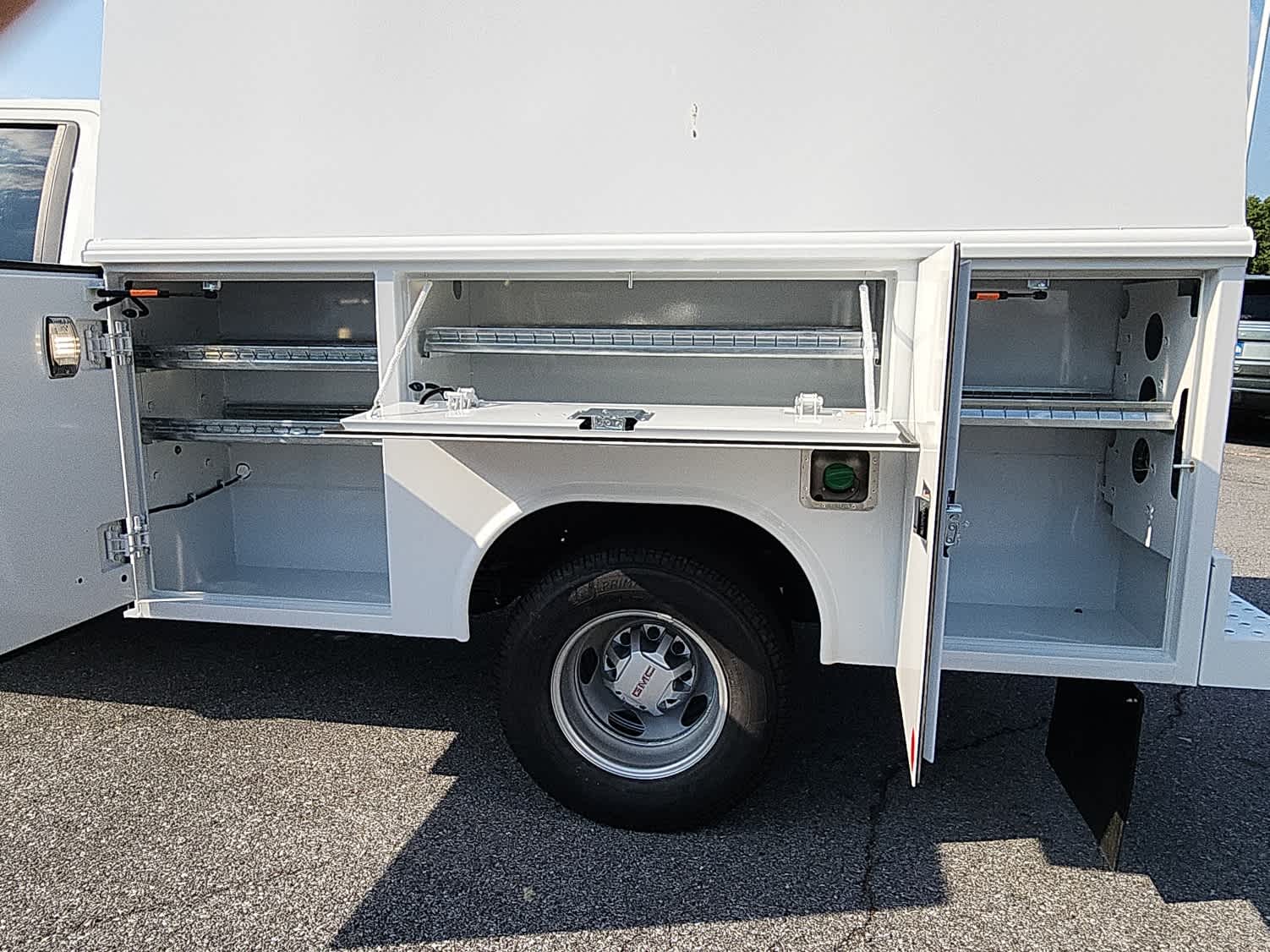 2025 GMC Sierra 3500 Chassis Cab Pro - Photo 17
