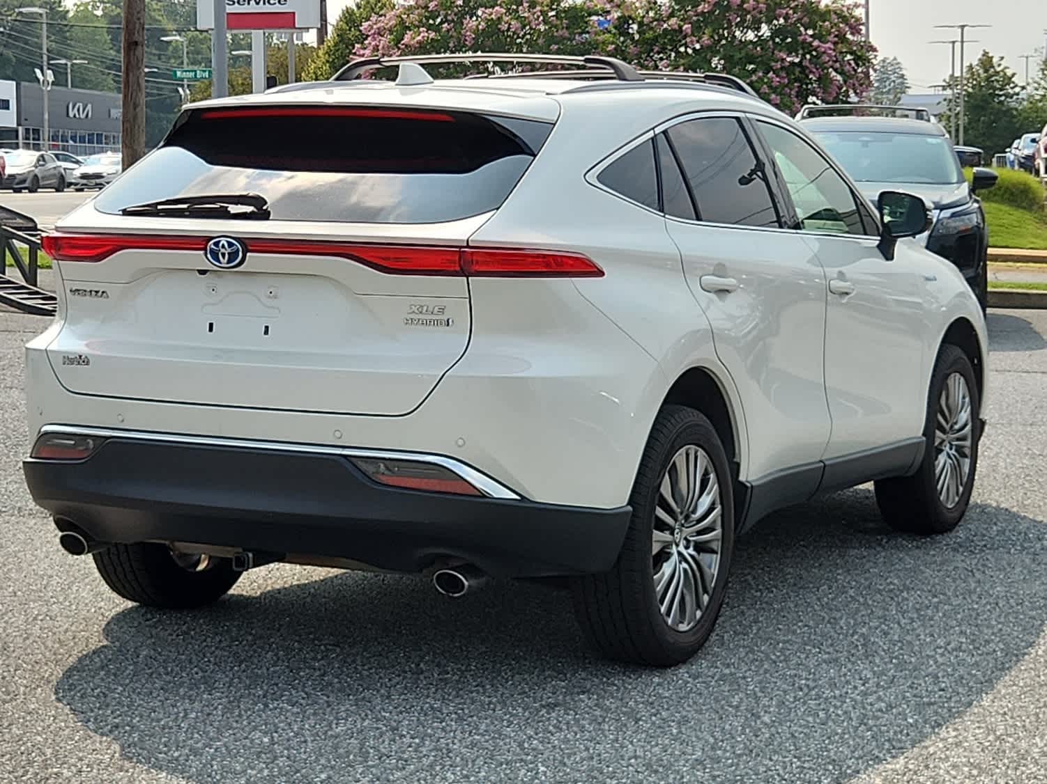 2021 Toyota Venza LE photo 2