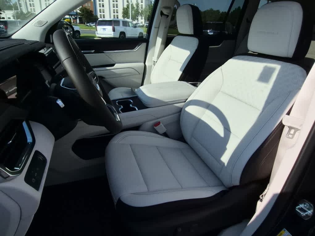 2027 GMC Acadia Denali - Photo 12