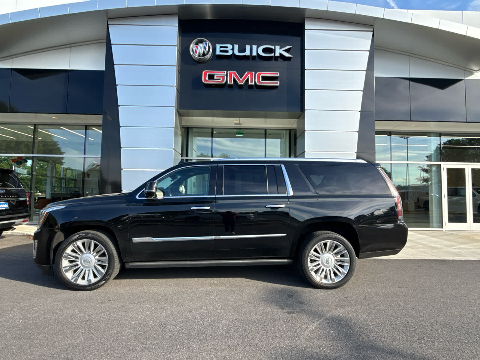 2016 Cadillac Escalade ESV AWD Platinum's photo