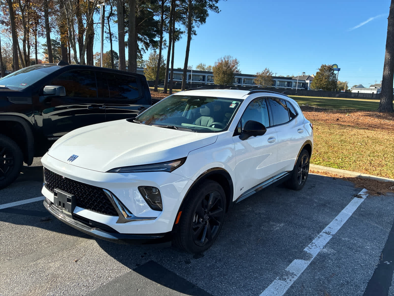 2025 Buick Envision Sport Touring photo 2