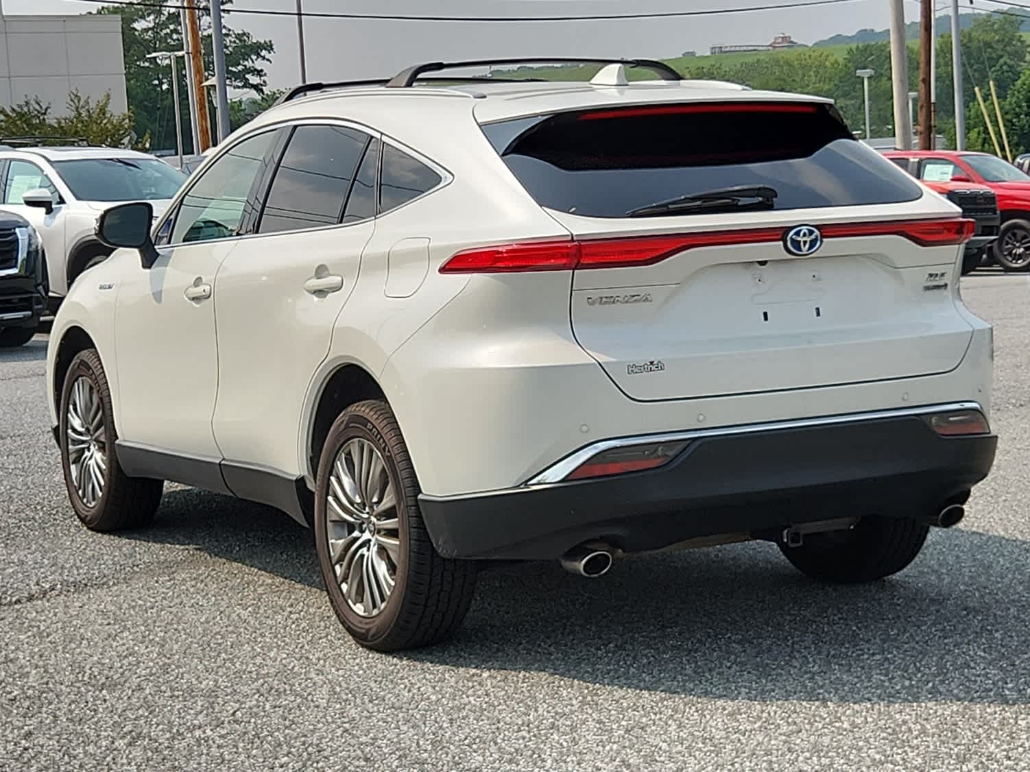 2021 Toyota Venza LE photo 3