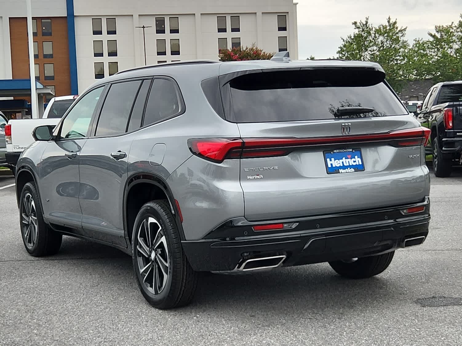 2026 Buick Enclave Sport Touring photo 4