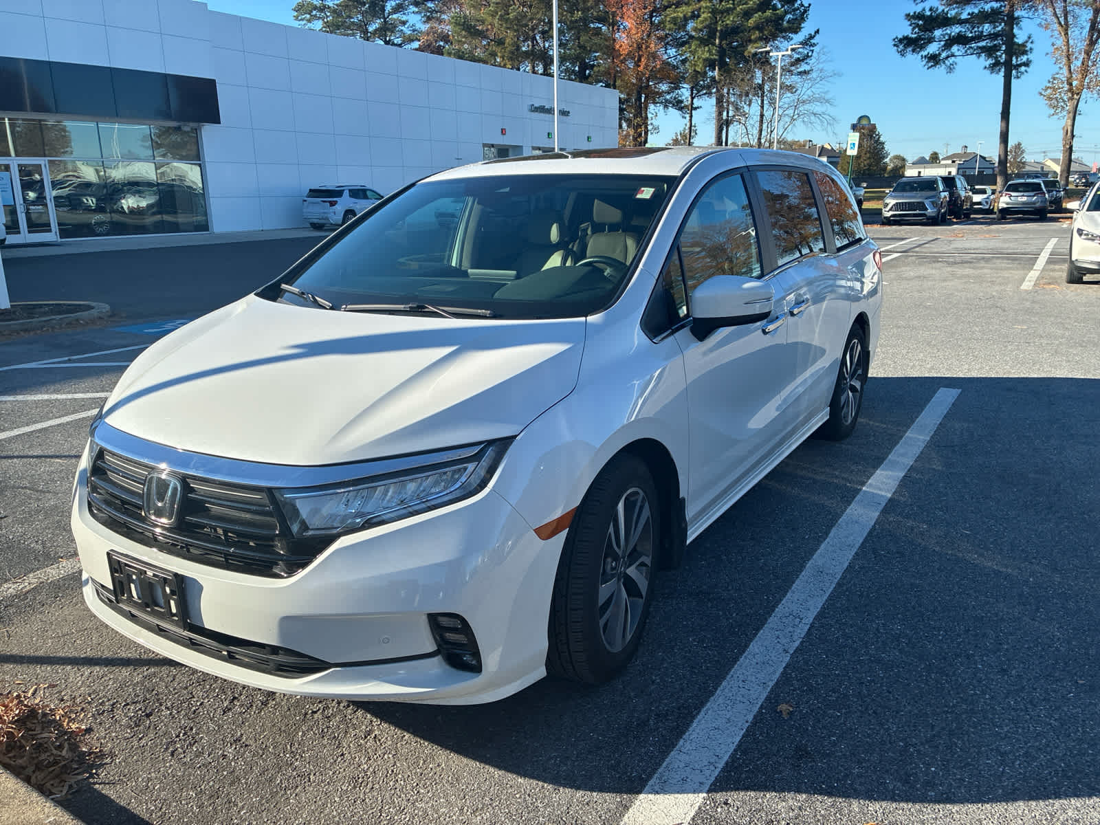 2023 Honda Odyssey Touring photo 2