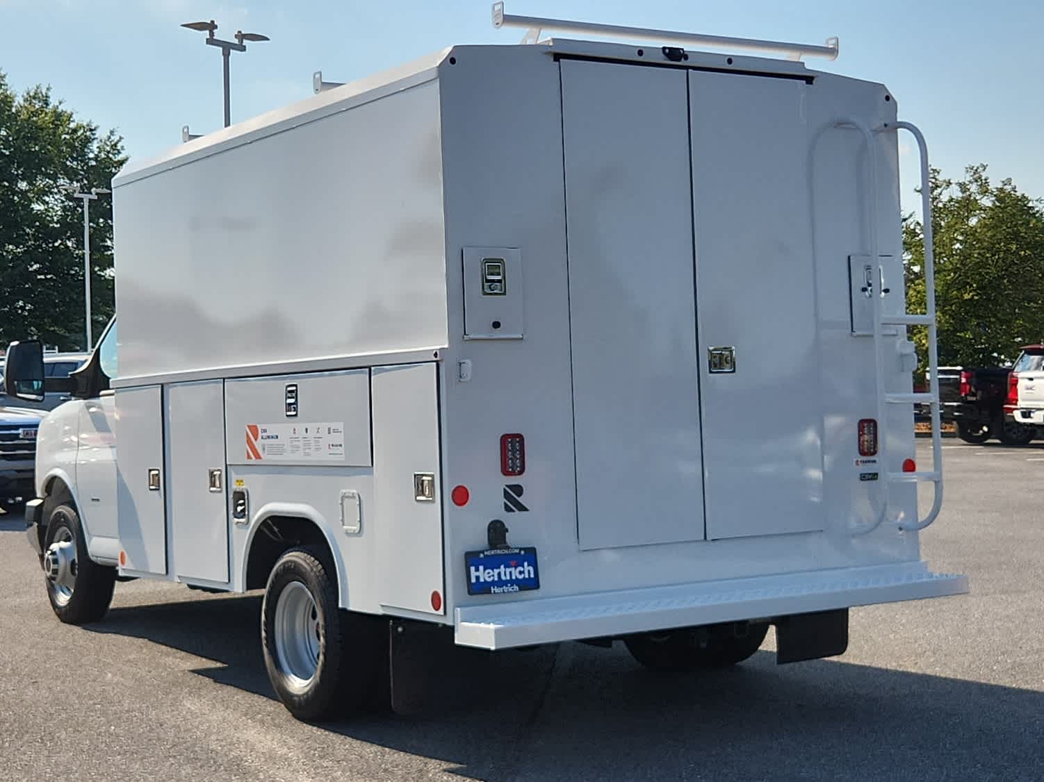 2025 Gmc Savana 3500 Cutaway photo 4