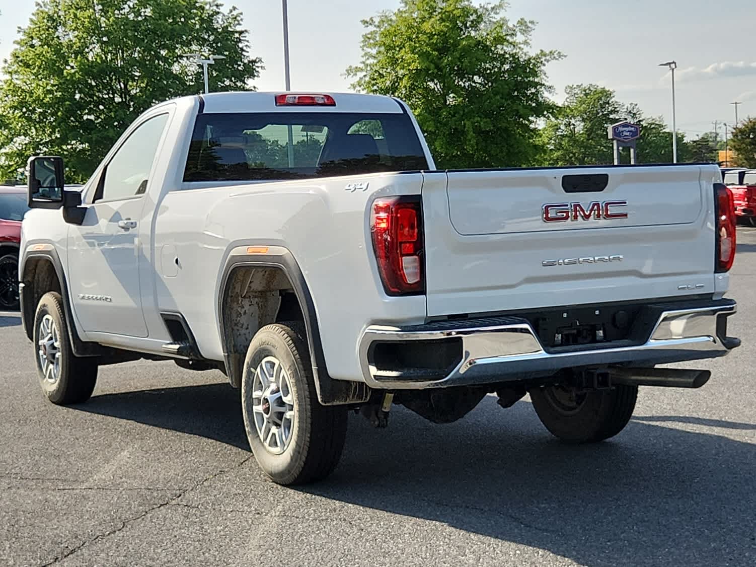 2025 Gmc Sierra 2500 HD SLE photo 4