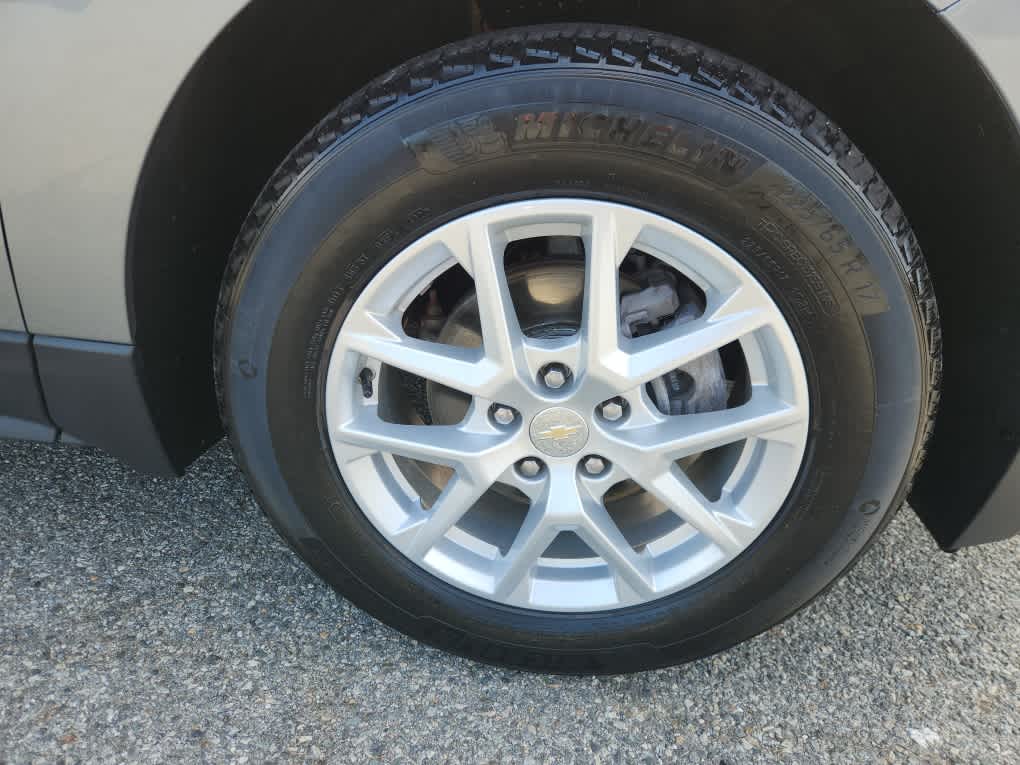 2023 Chevrolet Equinox LT photo 2
