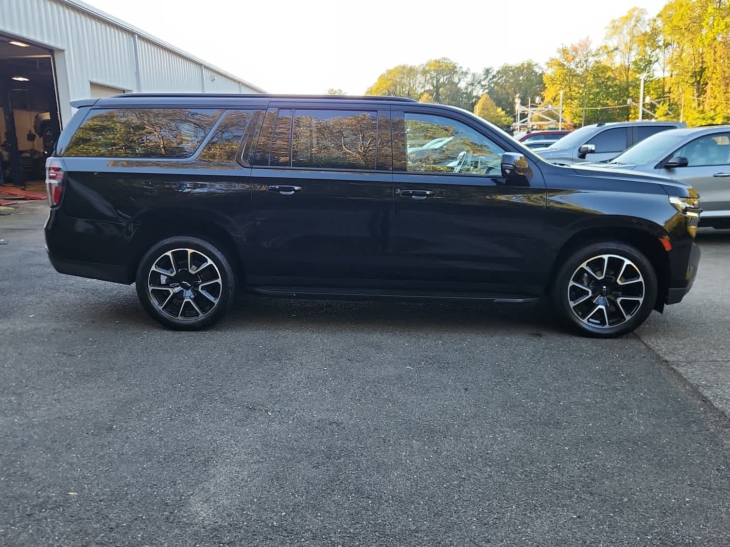 2021 Chevrolet Suburban RST photo 2