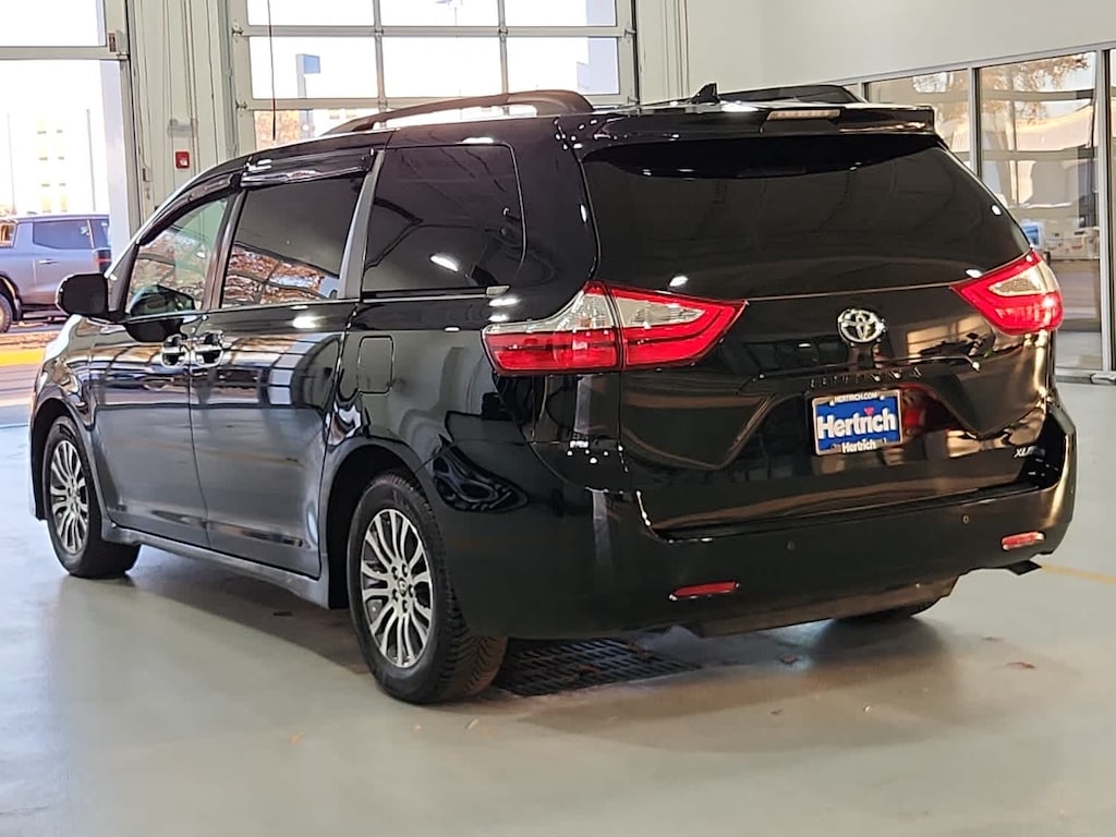 Used 2018 Toyota Sienna XLE Auto Access Seat