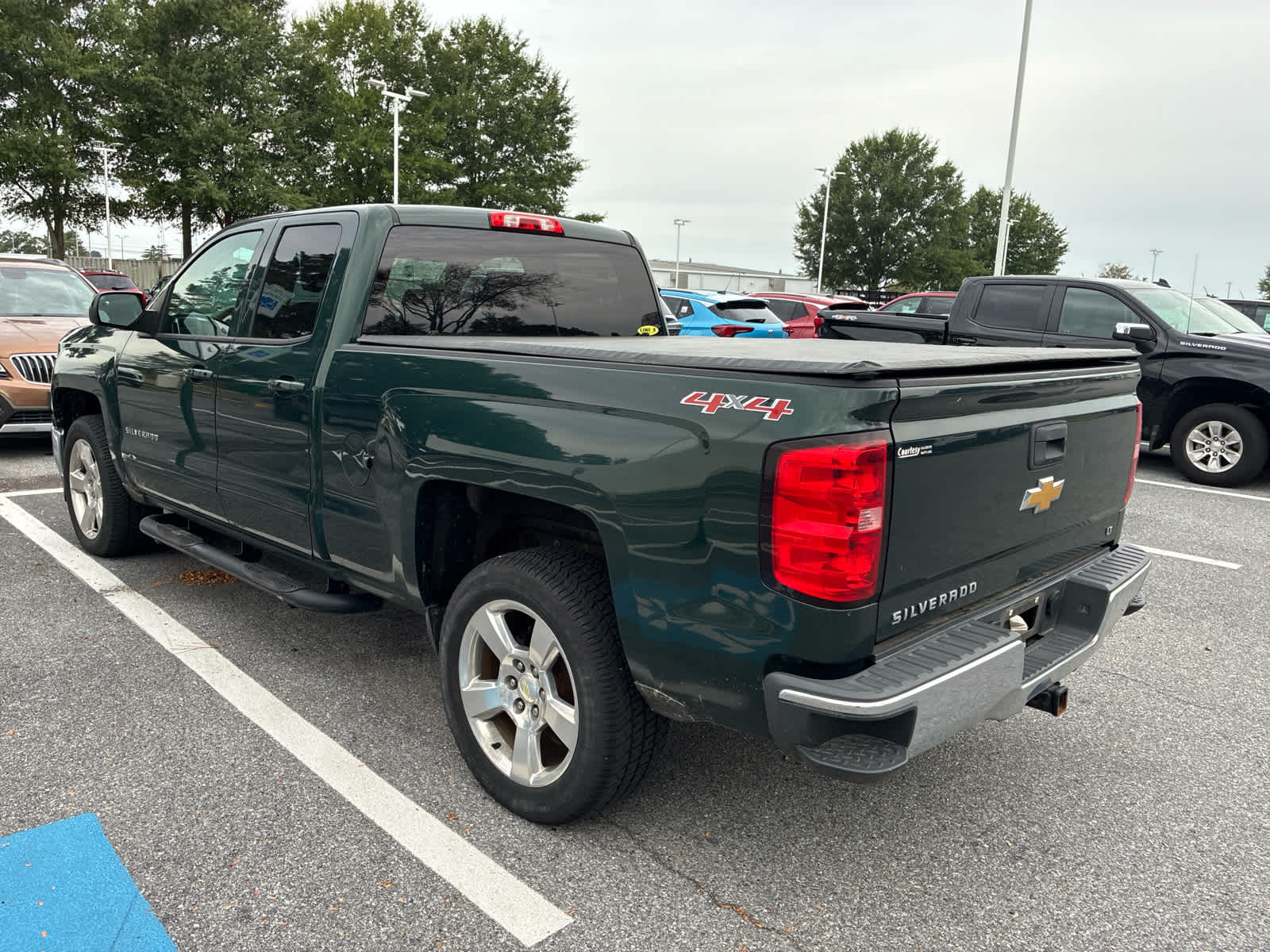 2015 Chevrolet Silverado 1500 LT photo 3