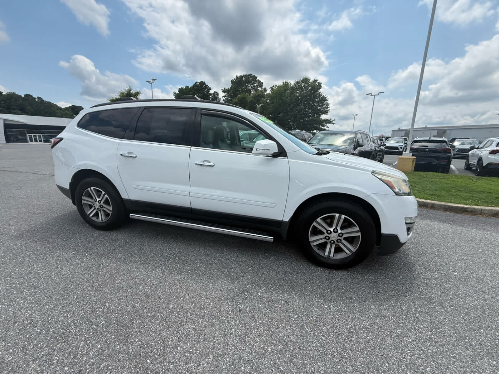 Used 2017 Chevrolet Traverse 2LT with VIN 1GNKRHKD2HJ147141 for sale in Seaford, DE