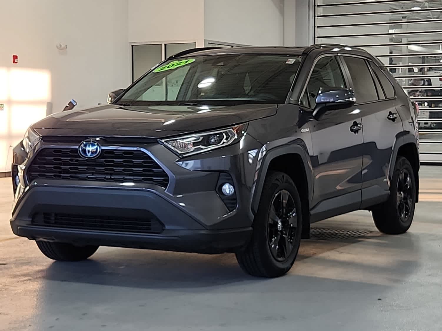 2021 Toyota RAV4 XLE's photo