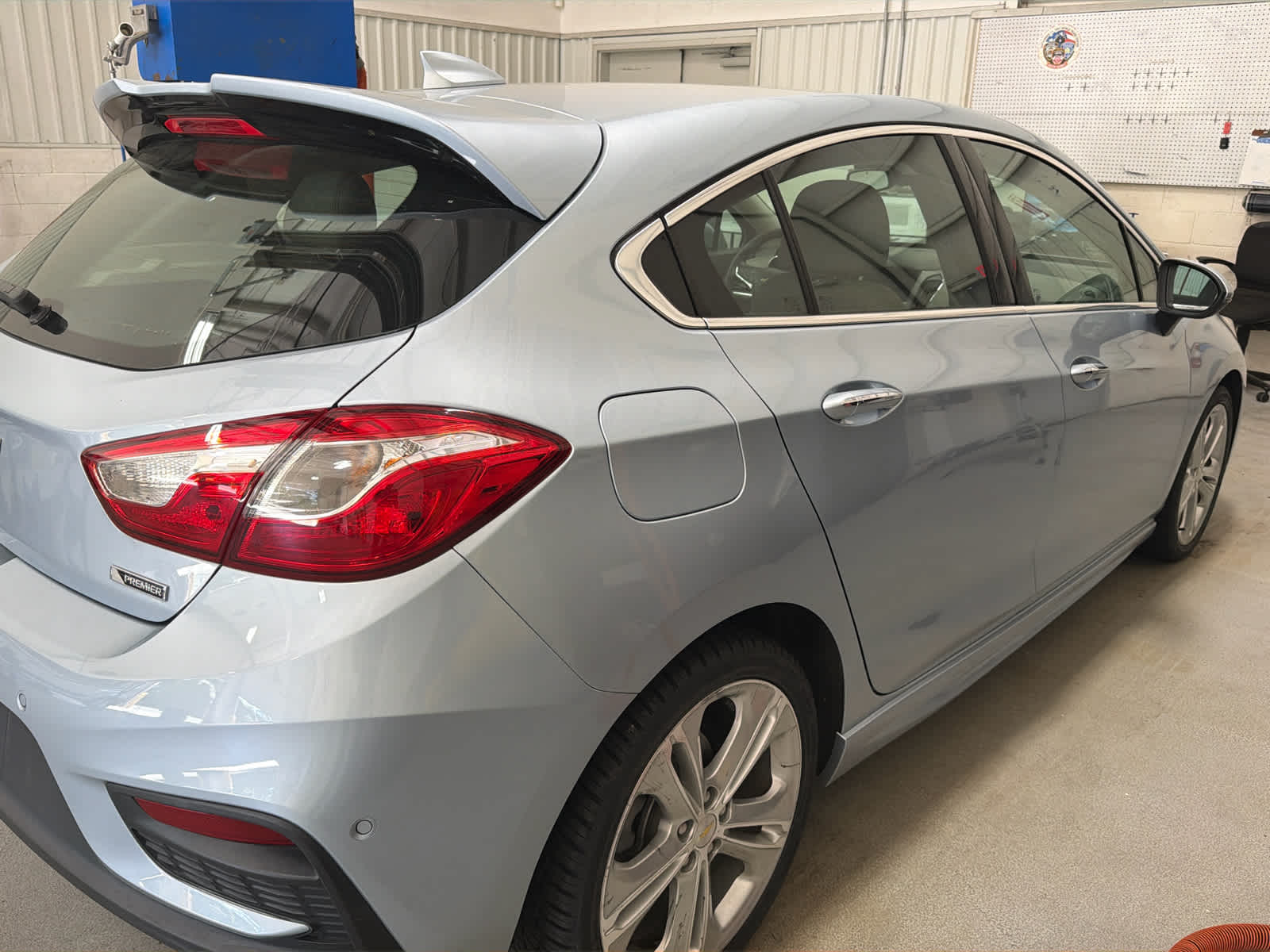 2017 Chevrolet Cruze Premier photo 3