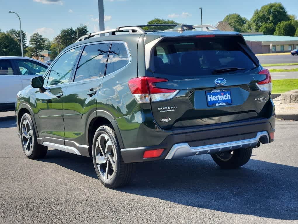 2022 Subaru Forester Touring photo 4