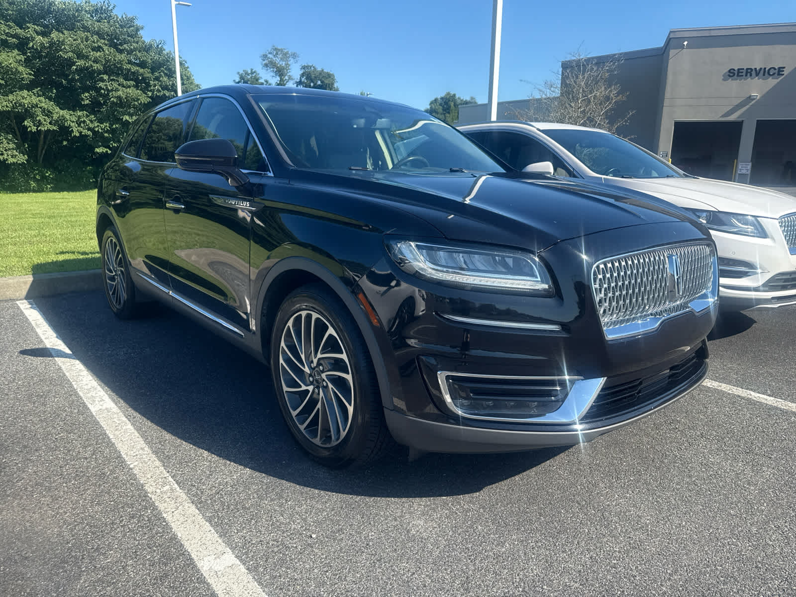 2019 Lincoln Nautilus Reserve photo 3