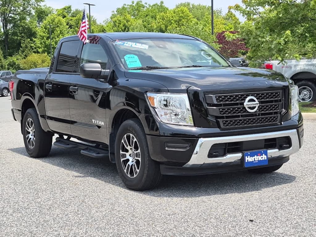 Used 2023 Nissan Titan SV Truck Crew Cab
