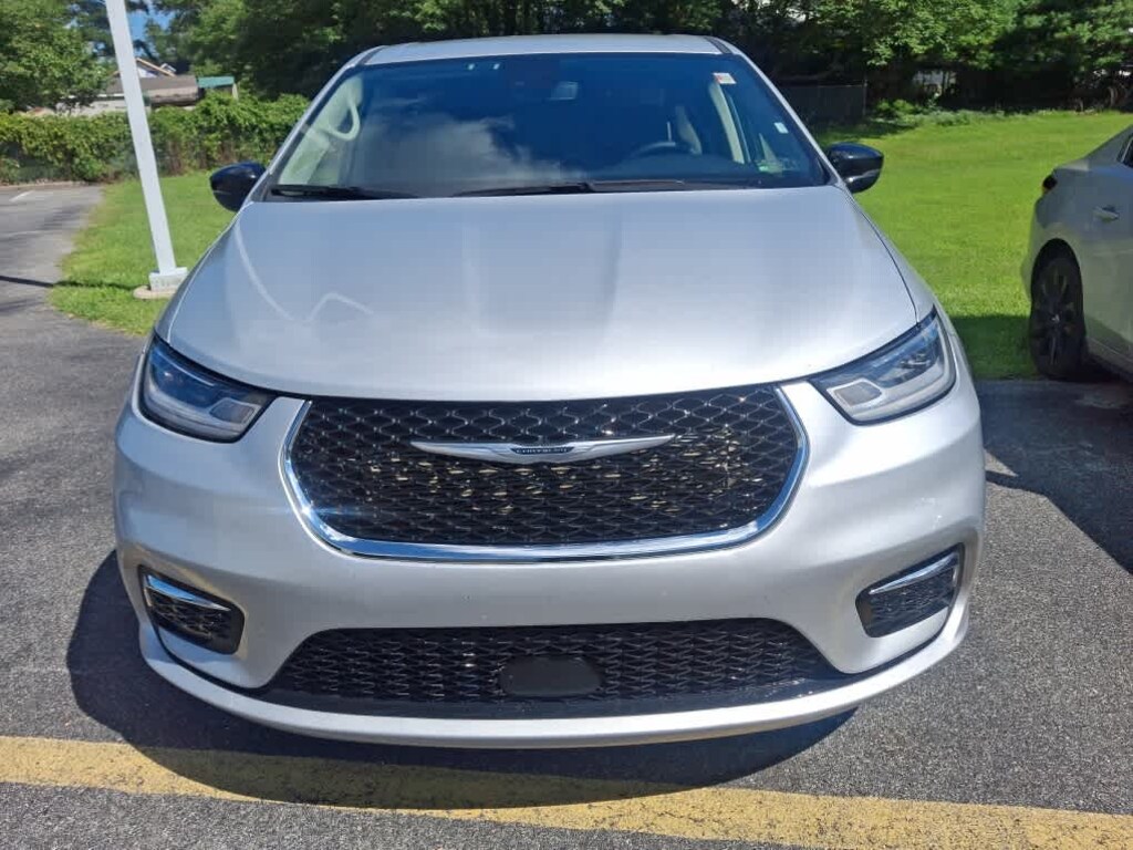 Used 2024 Chrysler Pacifica Touring L Van Passenger Van