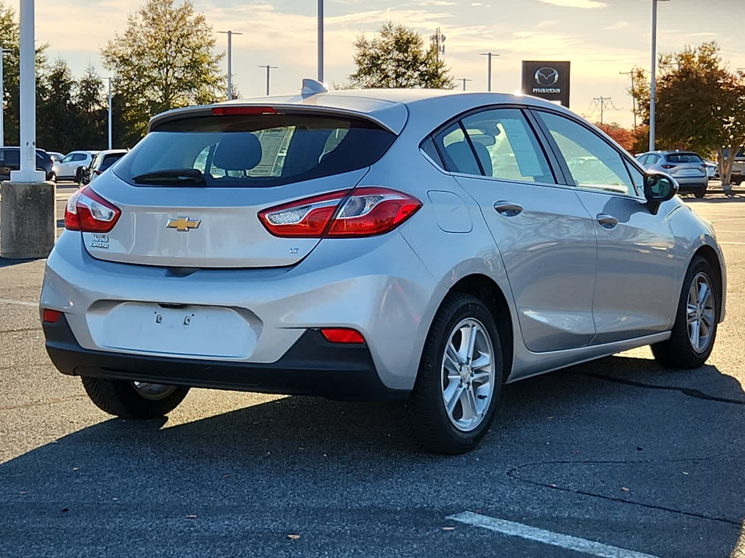 2018 Chevrolet Cruze LT photo 2