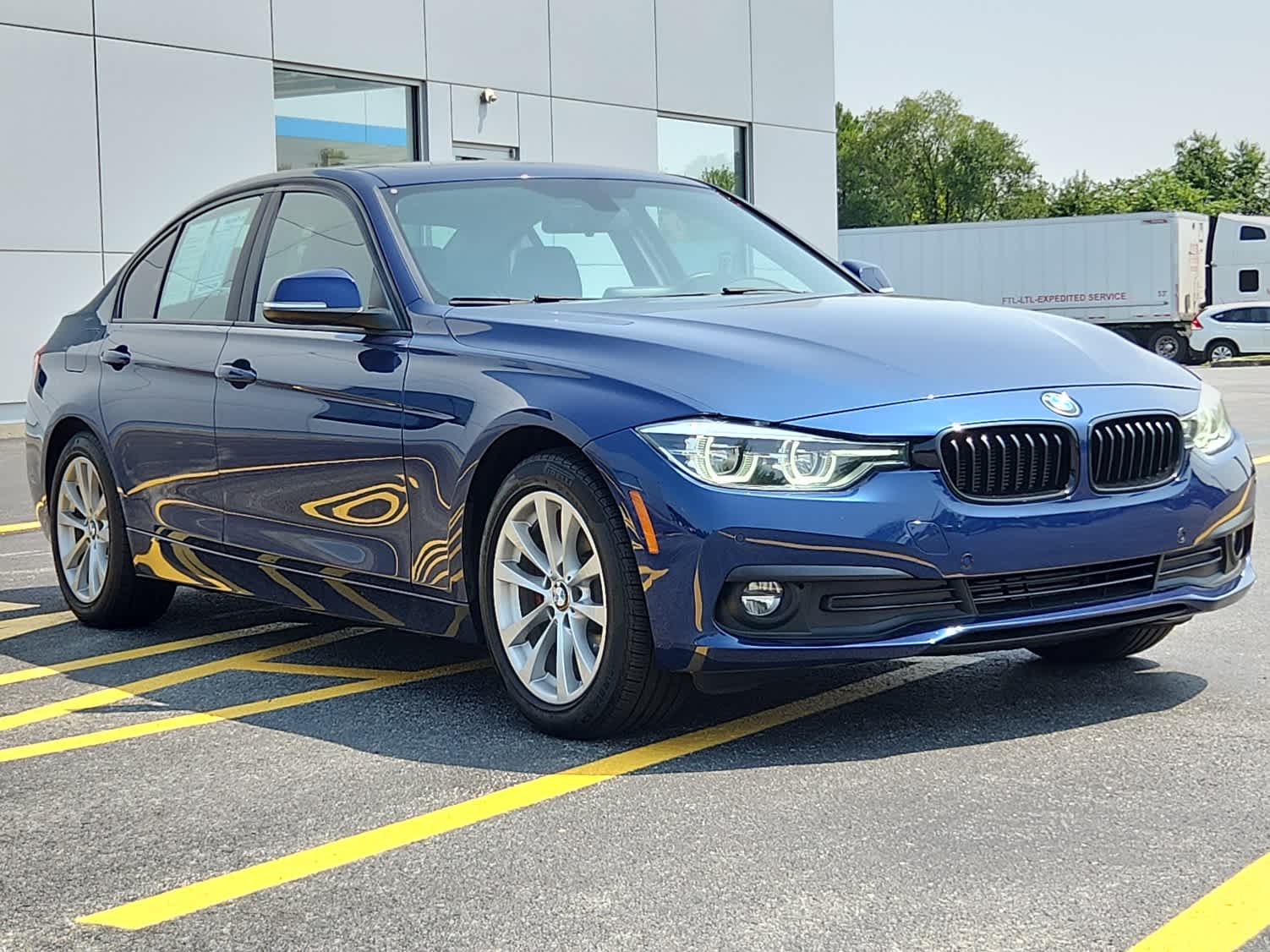 Used 2018 BMW 3 Series 320i with VIN WBA8A9C55JK622737 for sale in Dover, DE