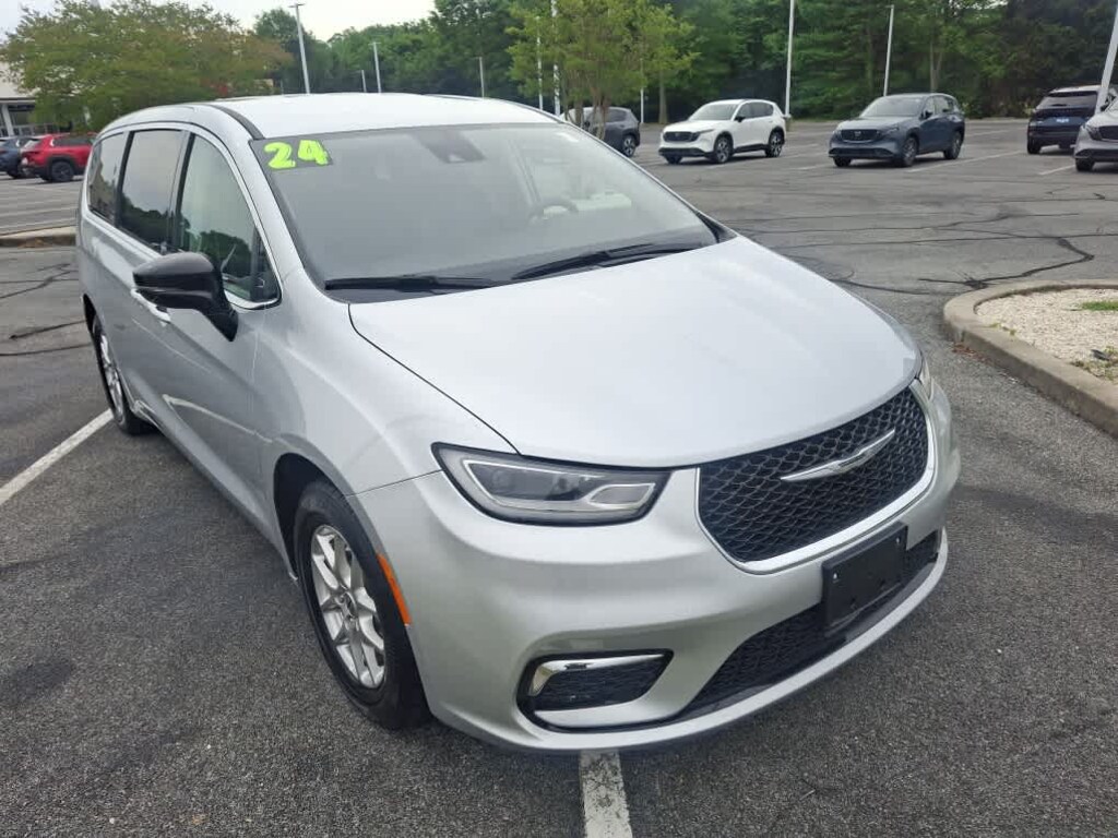 Used 2024 Chrysler Pacifica Touring L Van Passenger Van