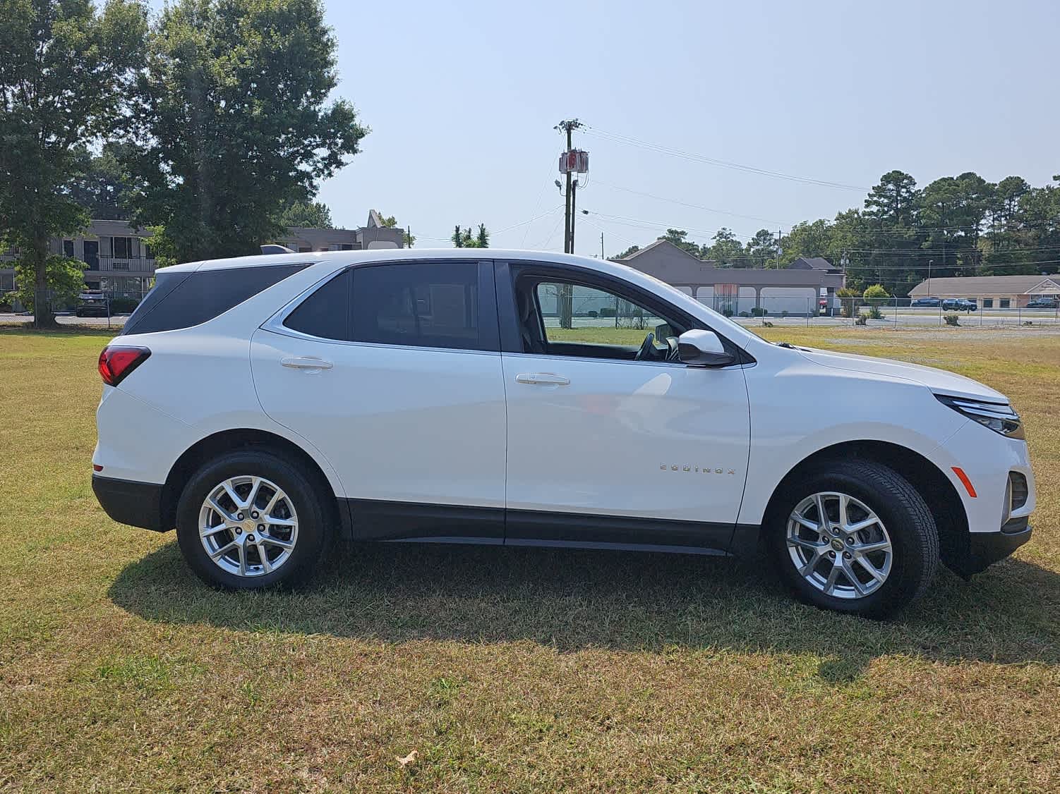 2022 Chevrolet Equinox LT photo 3