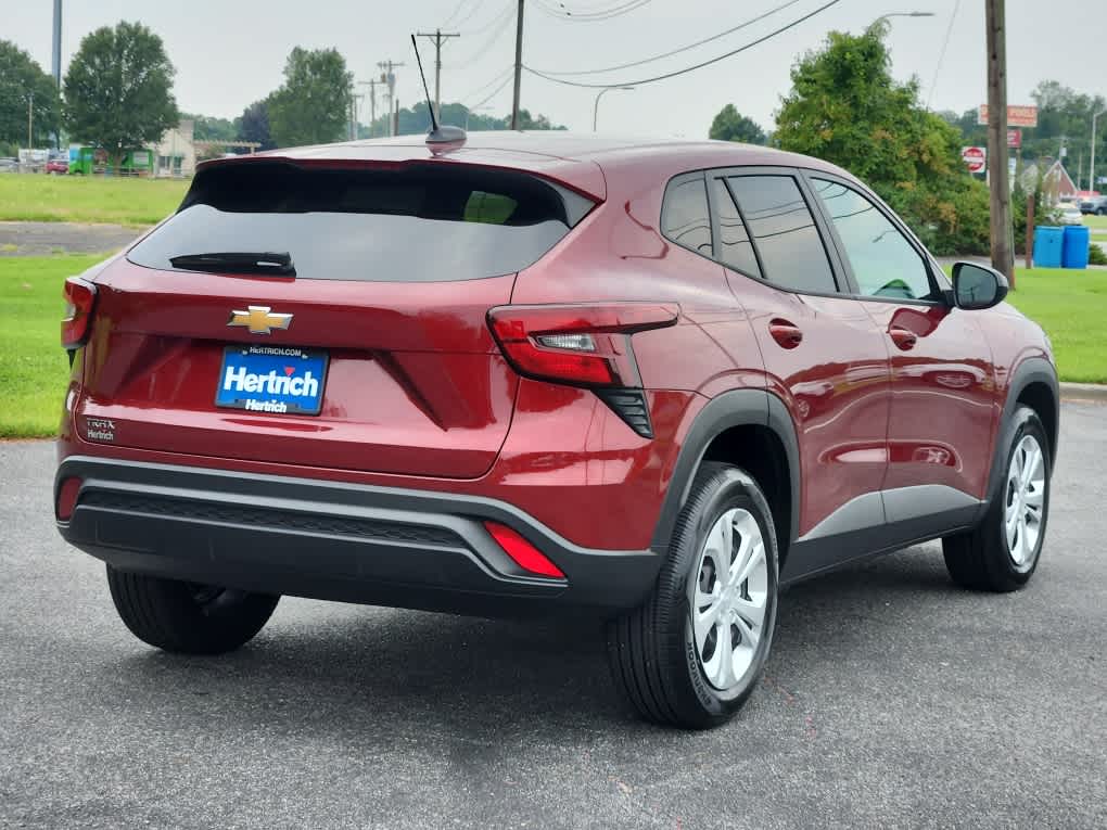2024 Chevrolet Trax LS photo 2