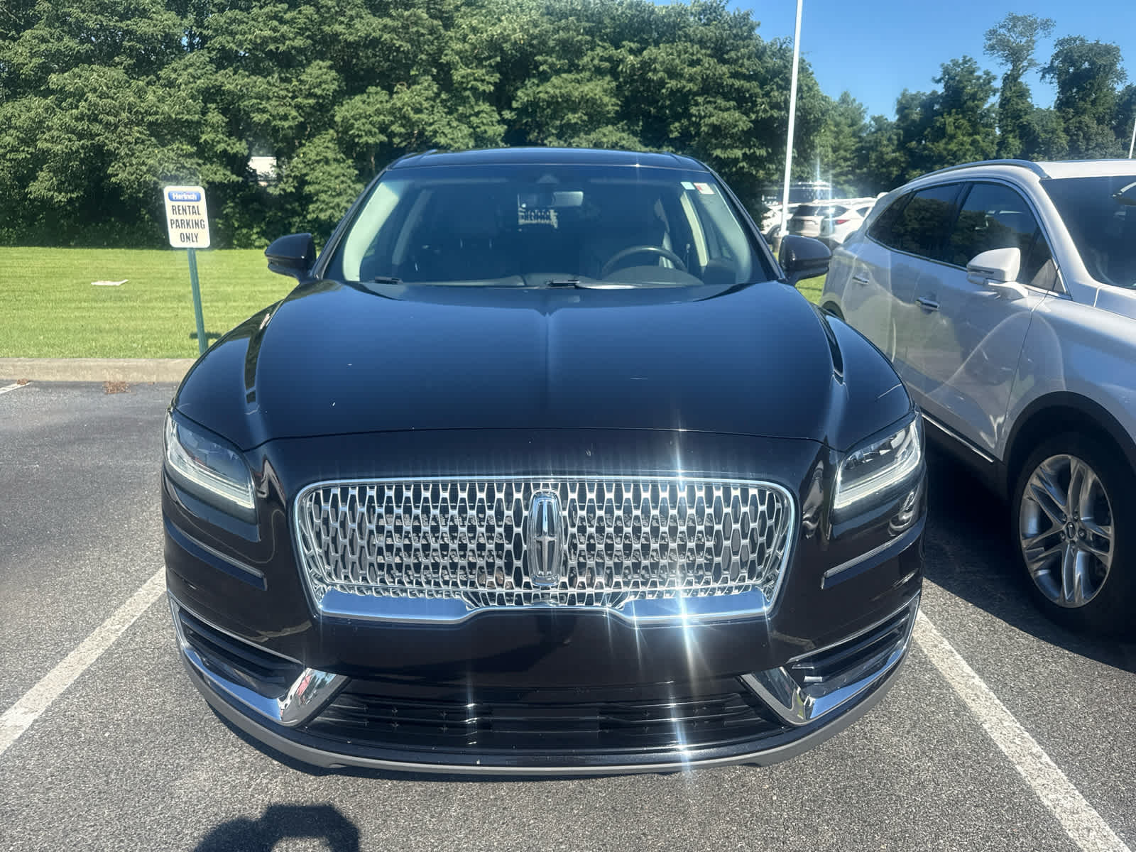2019 Lincoln Nautilus Reserve photo 2