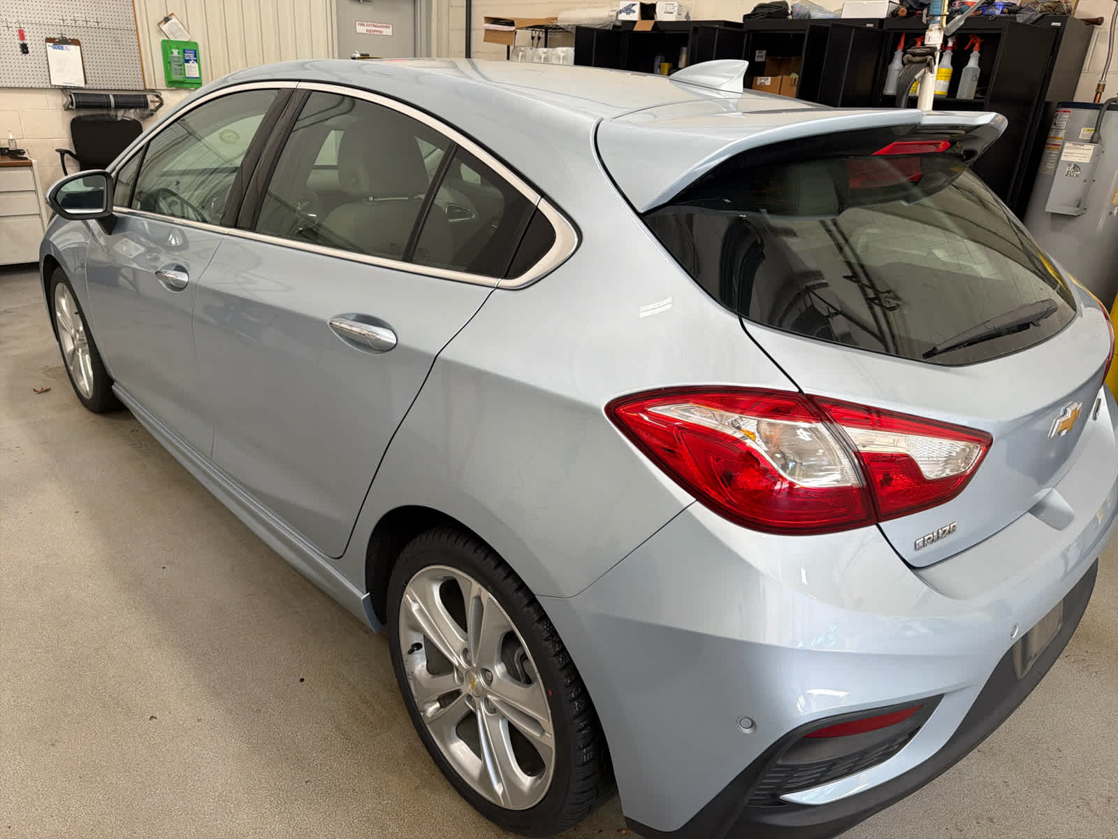 2017 Chevrolet Cruze Premier photo 2