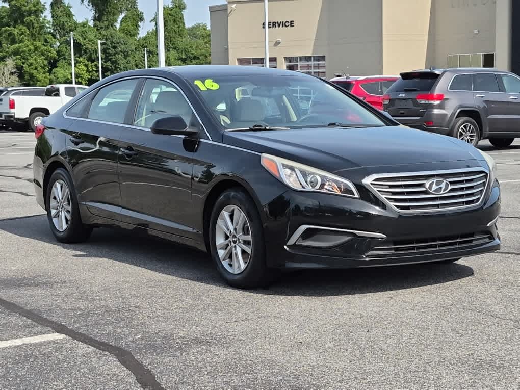 Used 2016 Hyundai Sonata SE with VIN 5NPE24AF2GH340791 for sale in Dover, DE