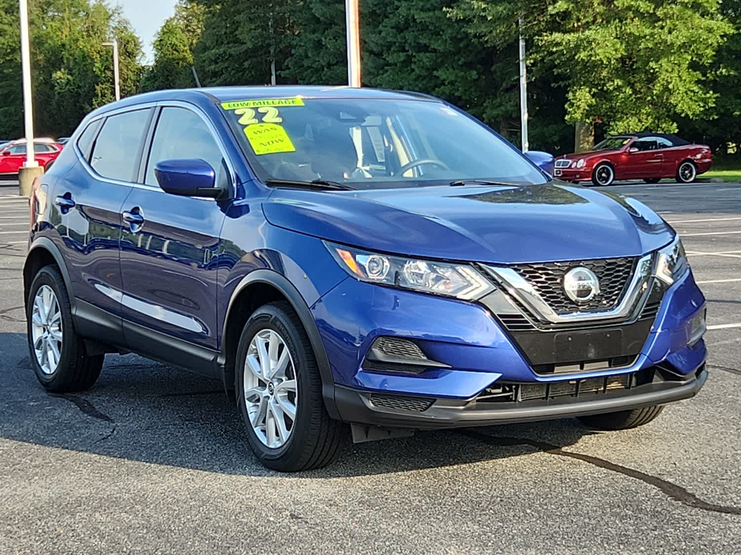 2022 Nissan Rogue Sport S photo 2