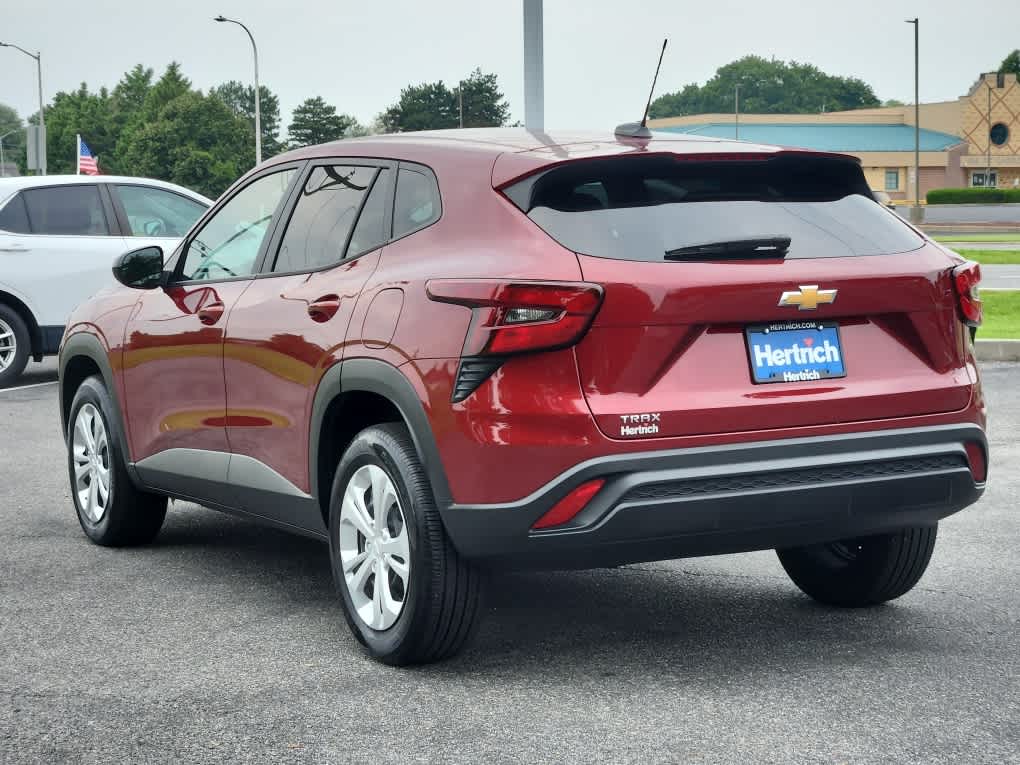 2024 Chevrolet Trax LS photo 2