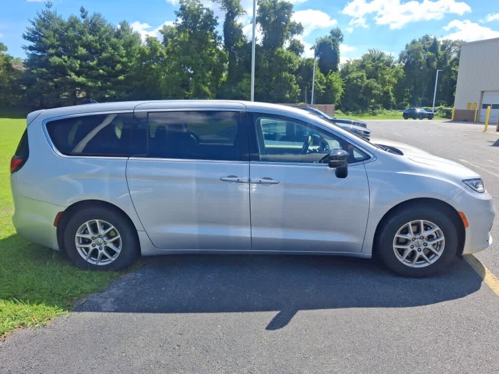 Used 2024 Chrysler Pacifica Touring L Van Passenger Van