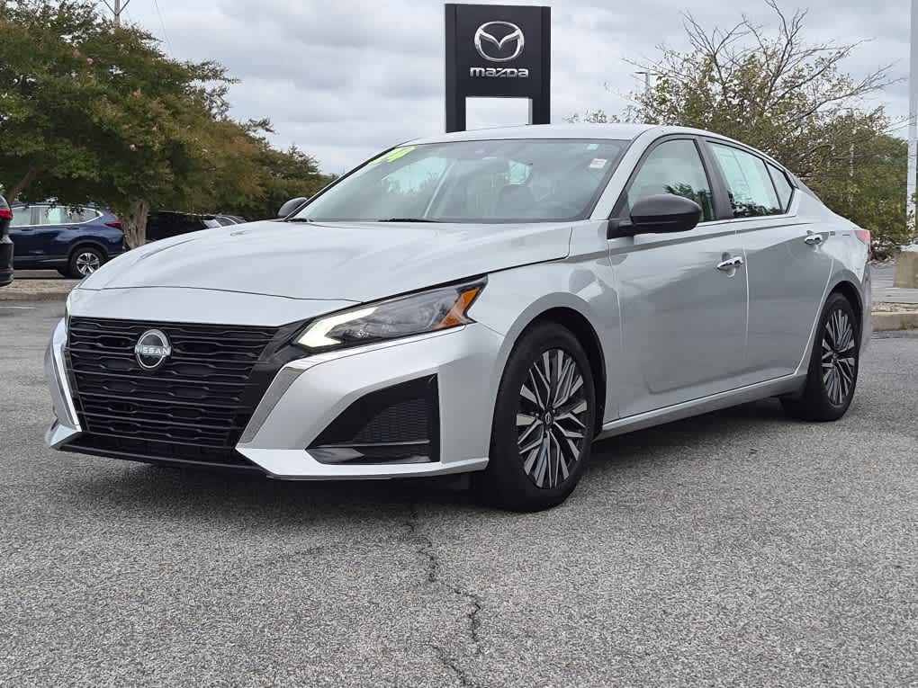 Brilliant Silver Metallic 2024 Nissan Altima Sedan Front-Wheel Drive Continuously Variable Transmission