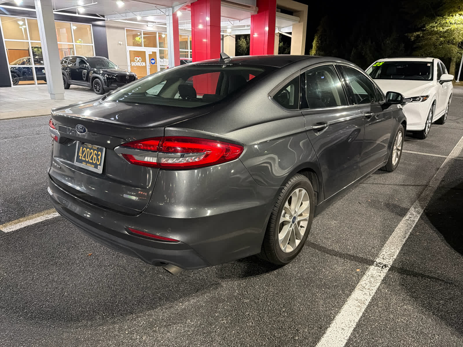 2019 Ford Fusion SE photo 3