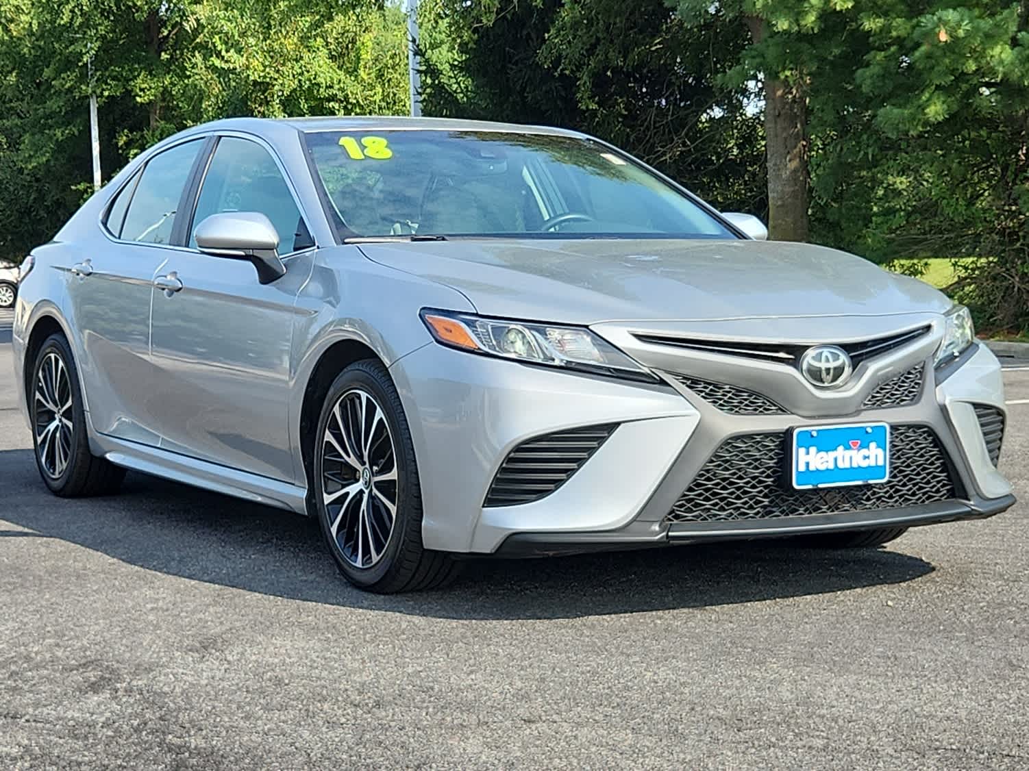 Used 2018 Toyota Camry SE with VIN 4T1B11HK2JU635762 for sale in Dover, DE