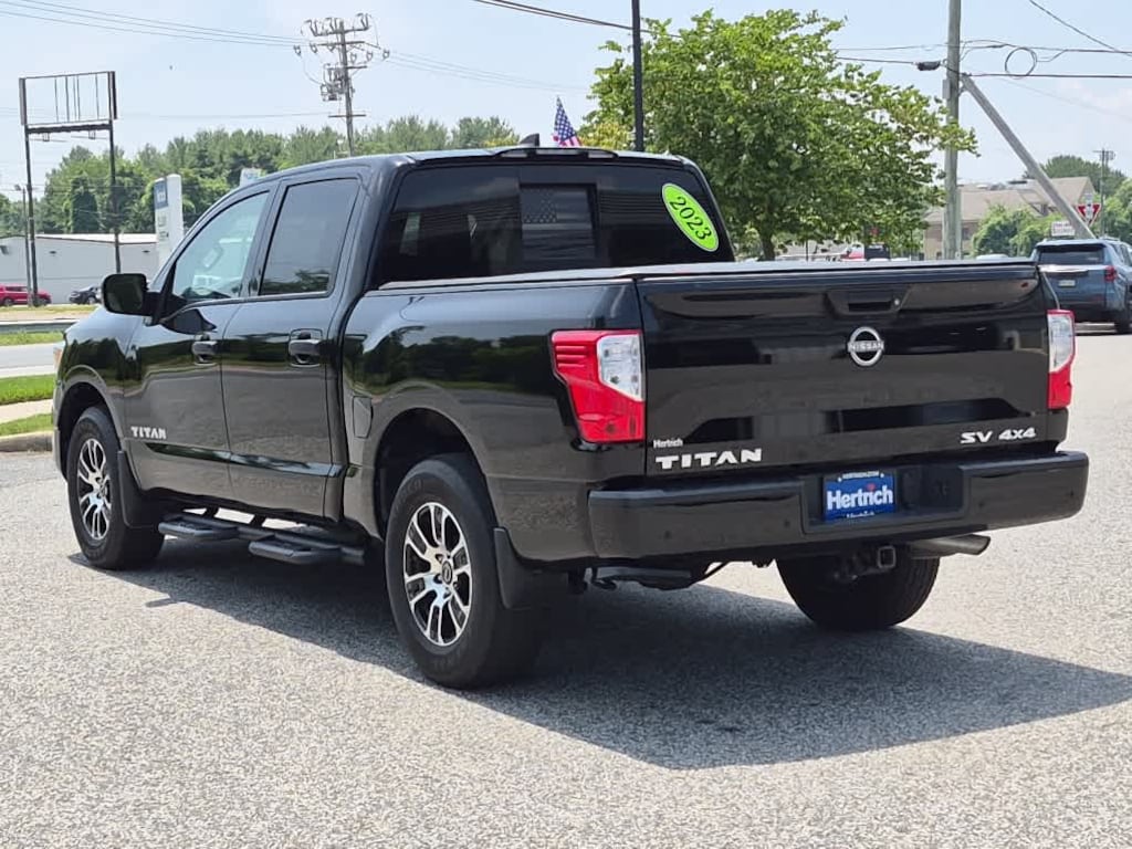 Used 2023 Nissan Titan SV Truck Crew Cab