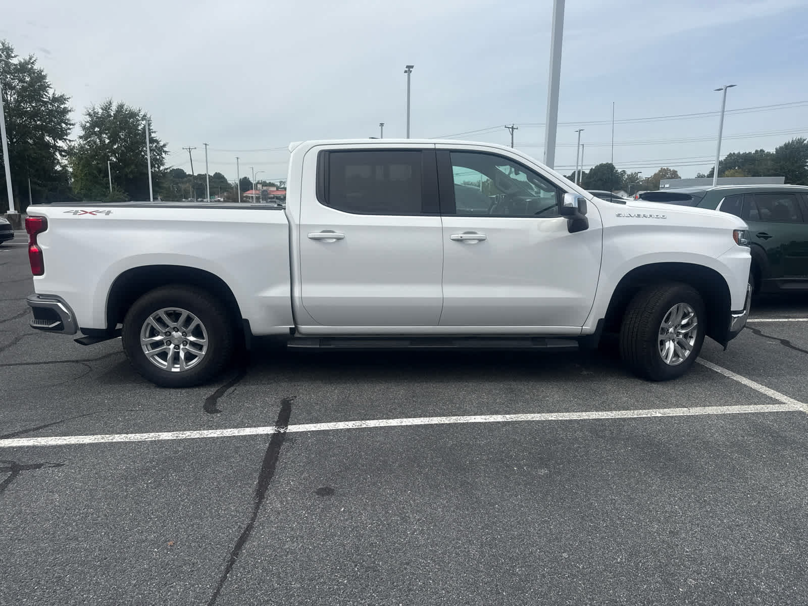 2020 Chevrolet Silverado 1500 LT photo 2