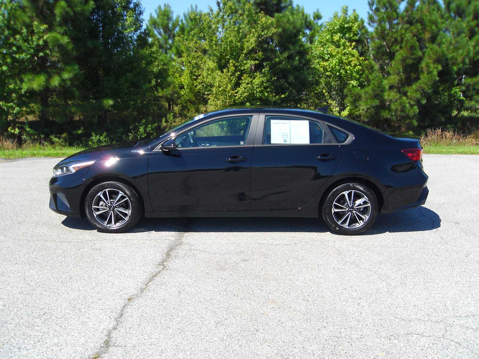 2023 Kia Forte LXS photo 2