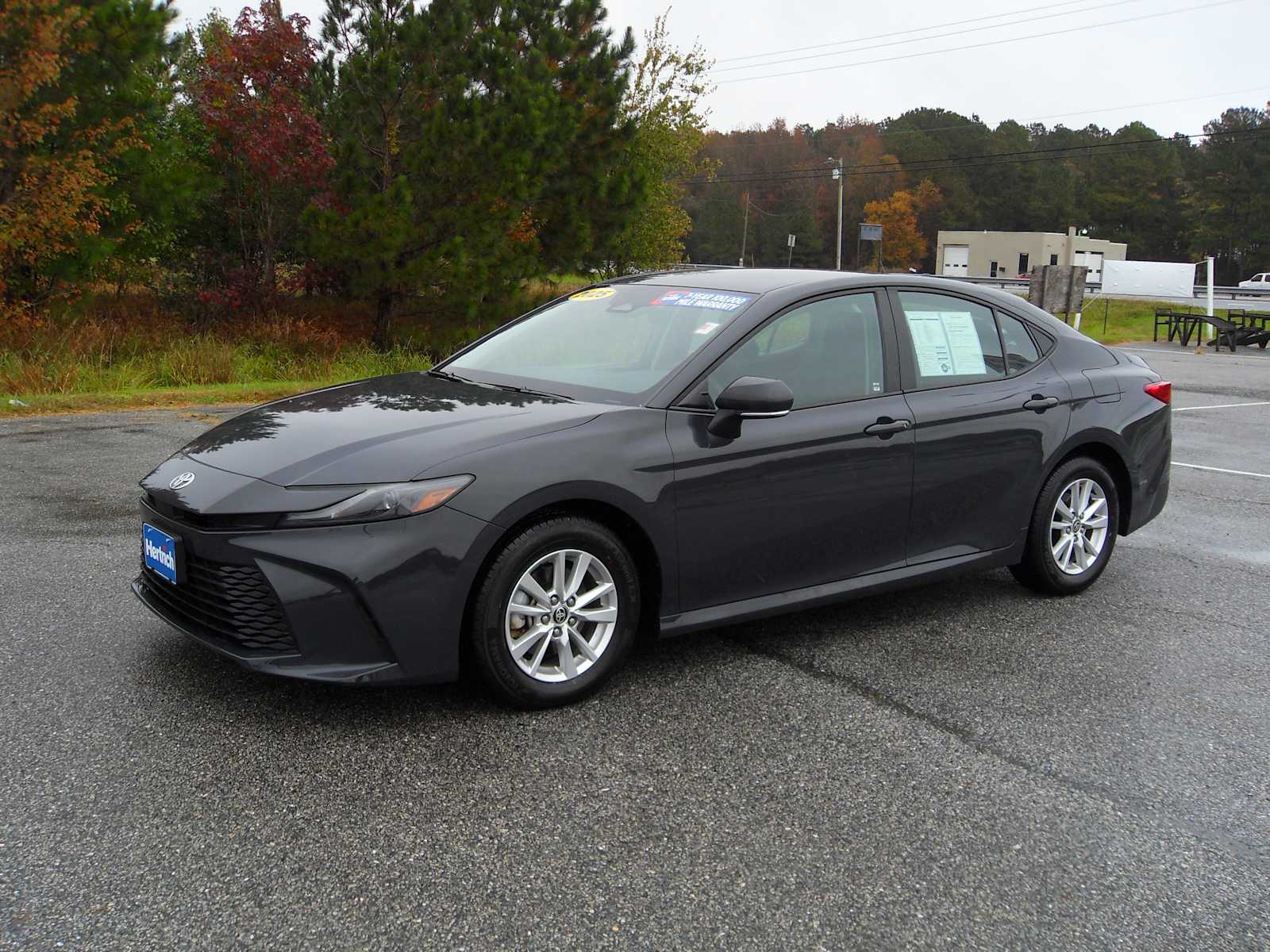 2025 Toyota Camry LE's photo