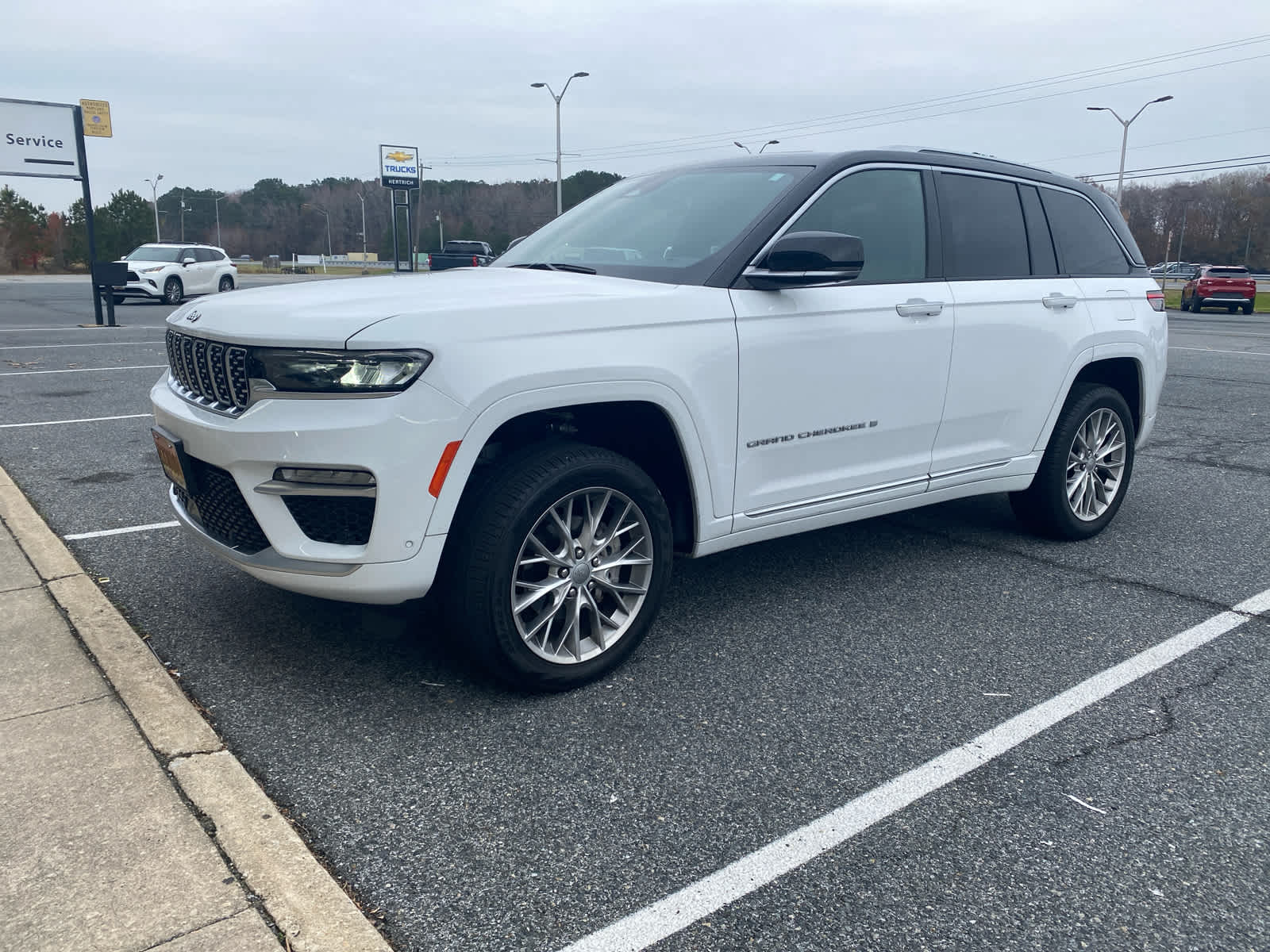2023 Jeep Grand Cherokee Summit's photo