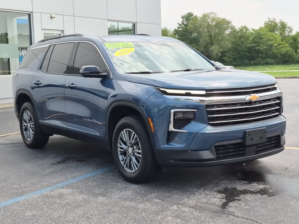 Used 2025 Chevrolet Traverse FWD LT SUV