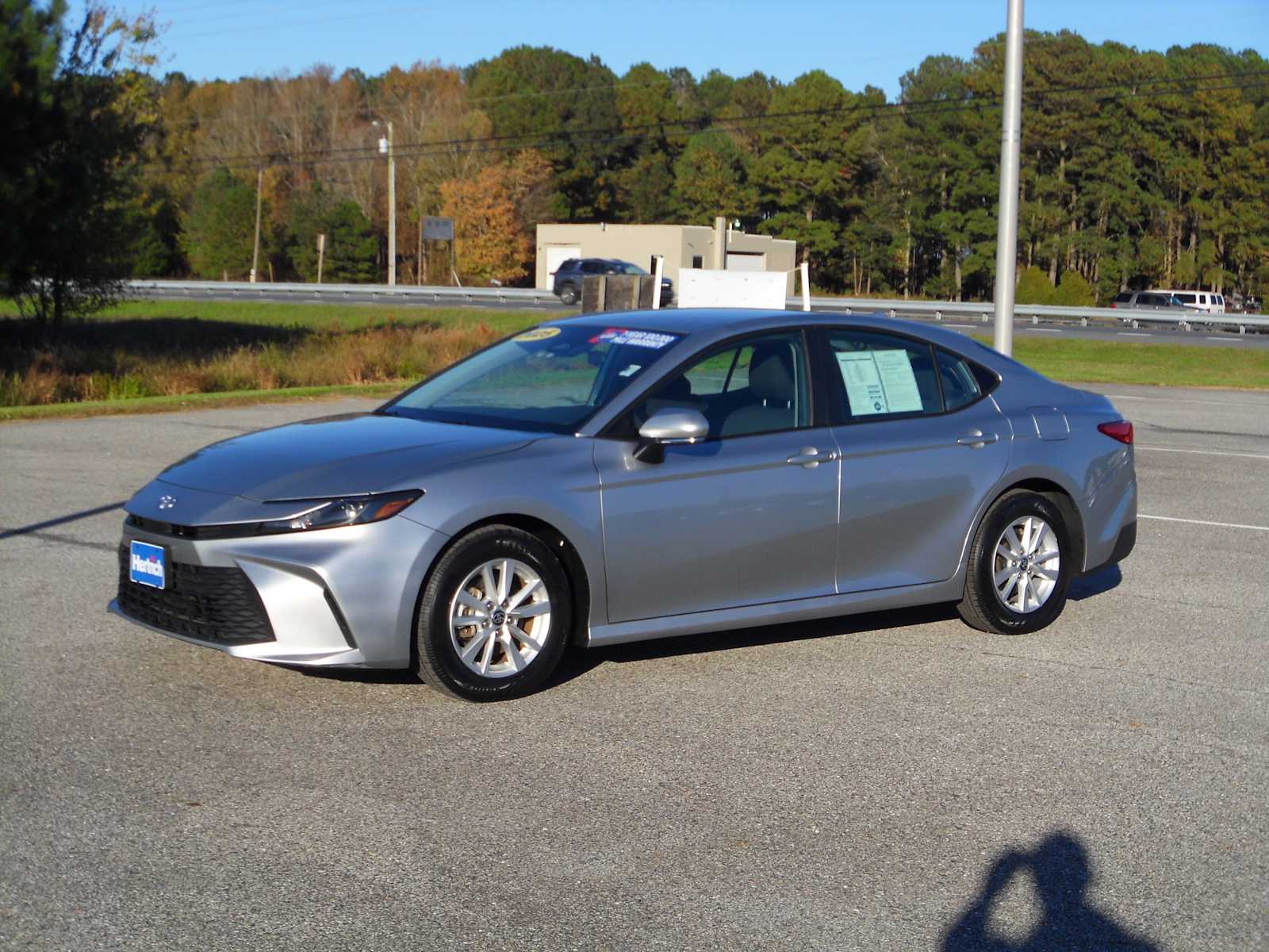 2025 Toyota Camry LE's photo